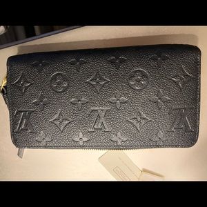 Louiss Vuitton women’s wallet. Authentic